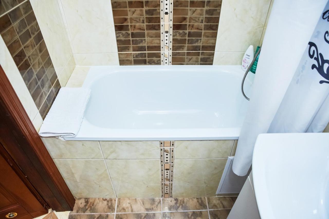 Cozy Apartment, 5Mins To Opera Lviv Ngoại thất bức ảnh